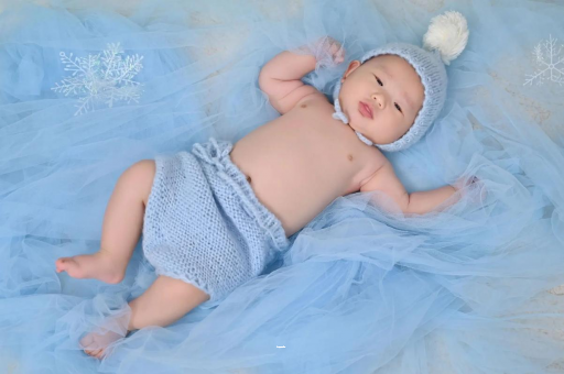 淇县三个月宝宝挠耳朵 淇县三个月宝宝挠耳朵